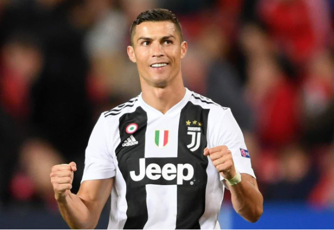 罗马推出黑胶唱片版队歌：限量版售价49.9欧，普通版19.9欧（罗马发售队歌黑胶唱片：限量款49.9欧，标准版19.9欧）