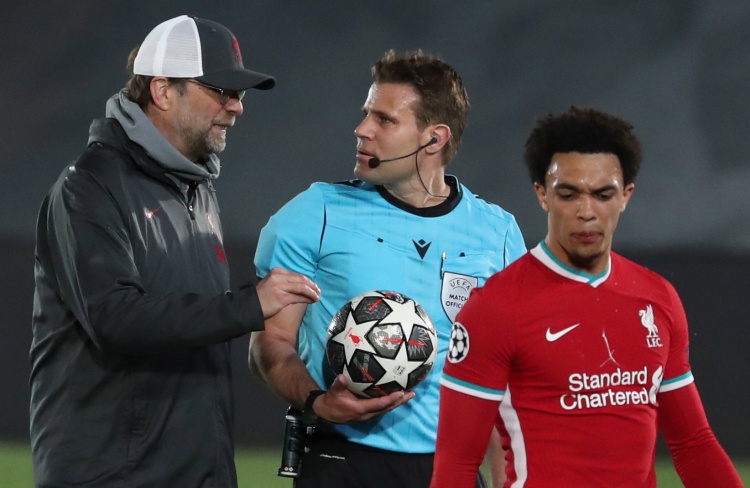 绿帽哥：曼联CEO已将哈维视为接替阿莫林的头号人选（消息称曼联CEO已将哈维列为接替阿莫林的首选）