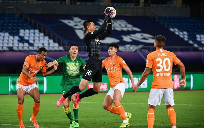 世体：阿隆索回归获利物浦球迷热烈欢迎，阿诺德却遭嘘声相待（世体：阿隆索归来获红军拥趸热烈致意，阿诺德反遭嘘声）