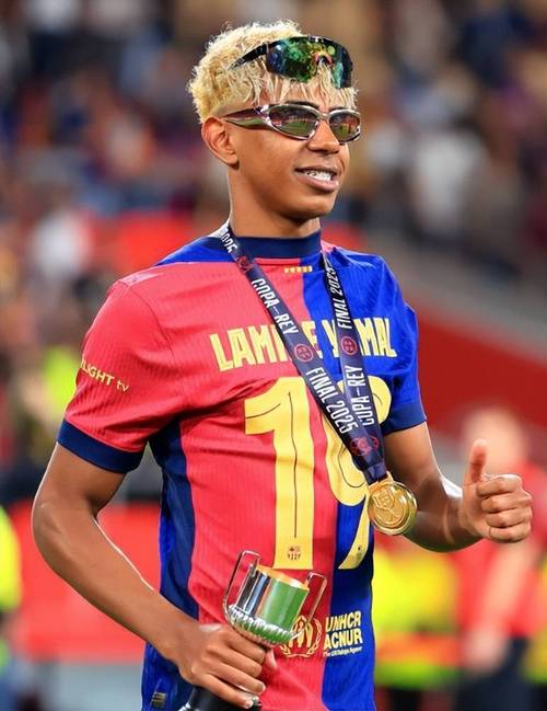 阿森纳3-0客胜布鲁日，马杜埃凯双响+穿云箭，马丁内利世界波（阿森纳客场3-0击退布鲁日：马杜埃凯梅开二度且轰出穿云远射，马丁内利奉献世界波）