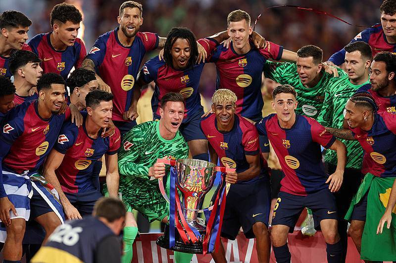 辽宁铁人老队长杨健落泪：不管未来在哪里，铁人永远是我的家（辽宁铁人老队长杨健含泪：无论未来身在何处，铁人始终是我的家）