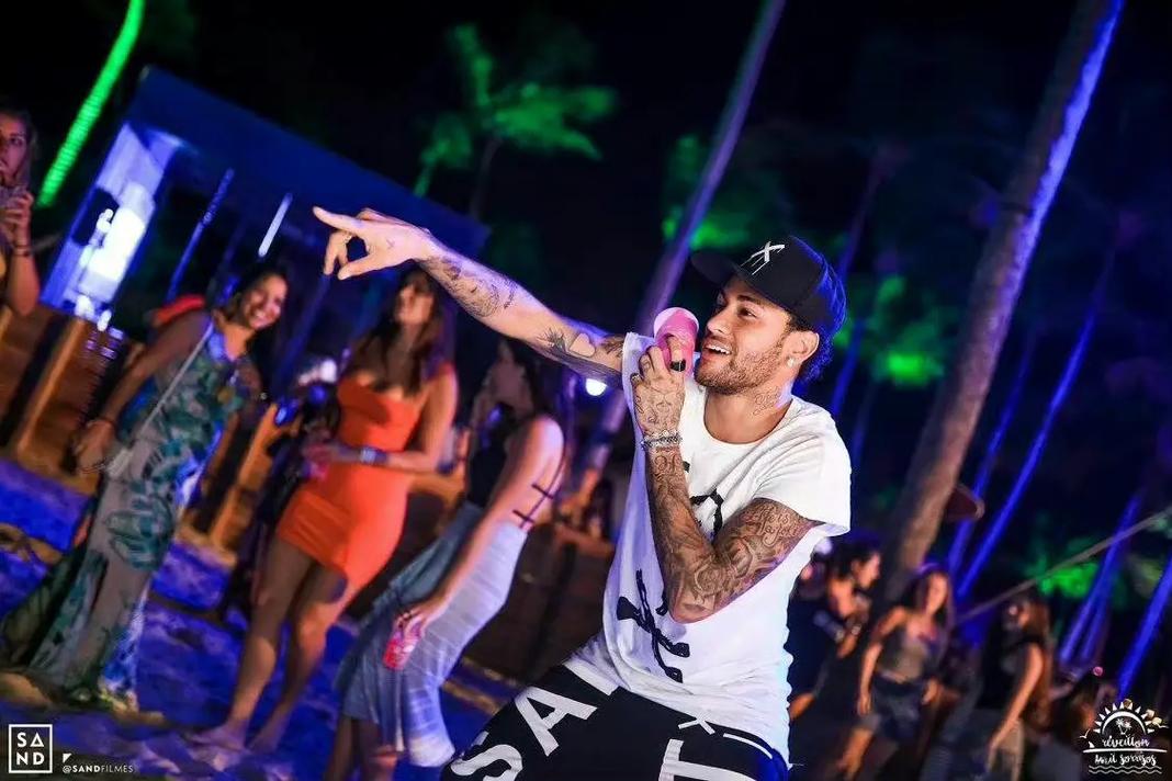 活塞队史35+10+10场次：康宁汉姆2场，其他球员合计2场（活塞队史35+10+10次数：康宁汉姆2场，其余球员合计2场）