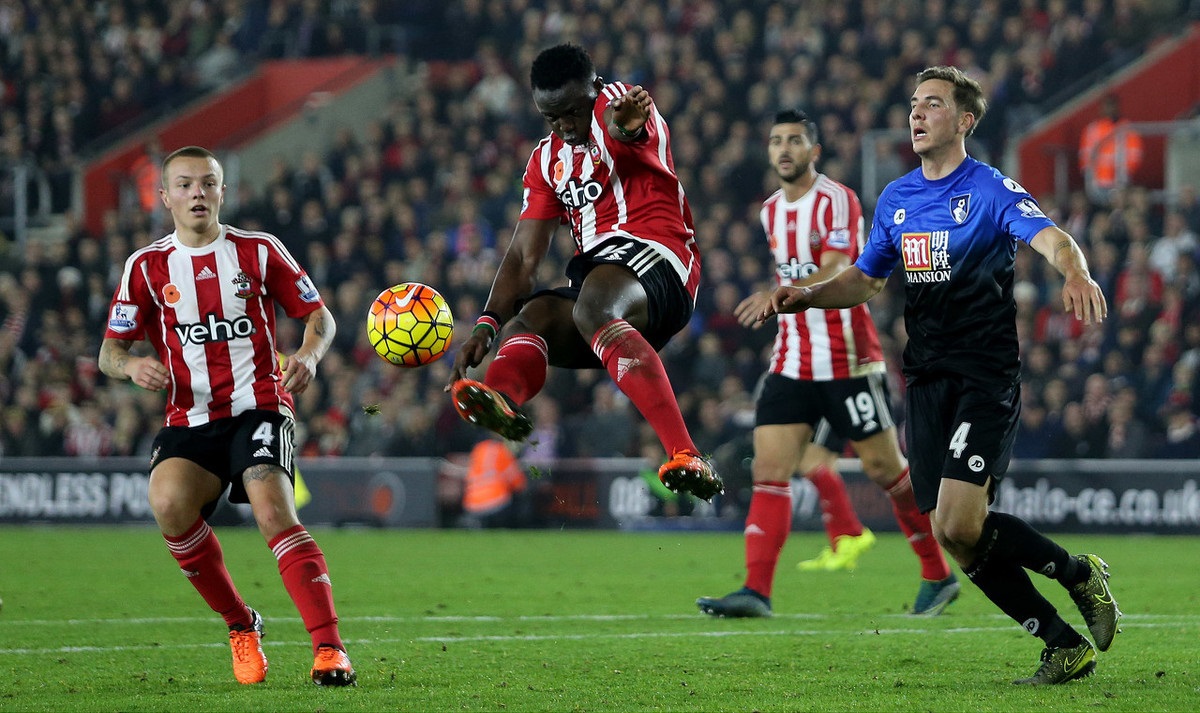 从2002年韩日世界杯开始喜欢上足球，当时政治老...（我的足球情结始于2002年韩日世界杯）