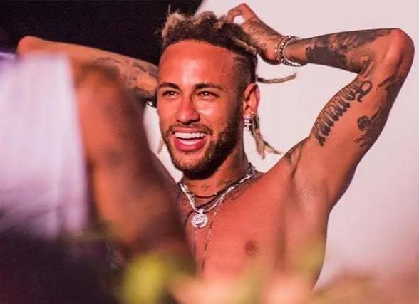 英超战报：梅里诺传射，萨卡建功，阿森纳2-0布伦特福德（英超简讯：梅里诺传射立功，萨卡破门，阿森纳2-0力克布伦特福德）