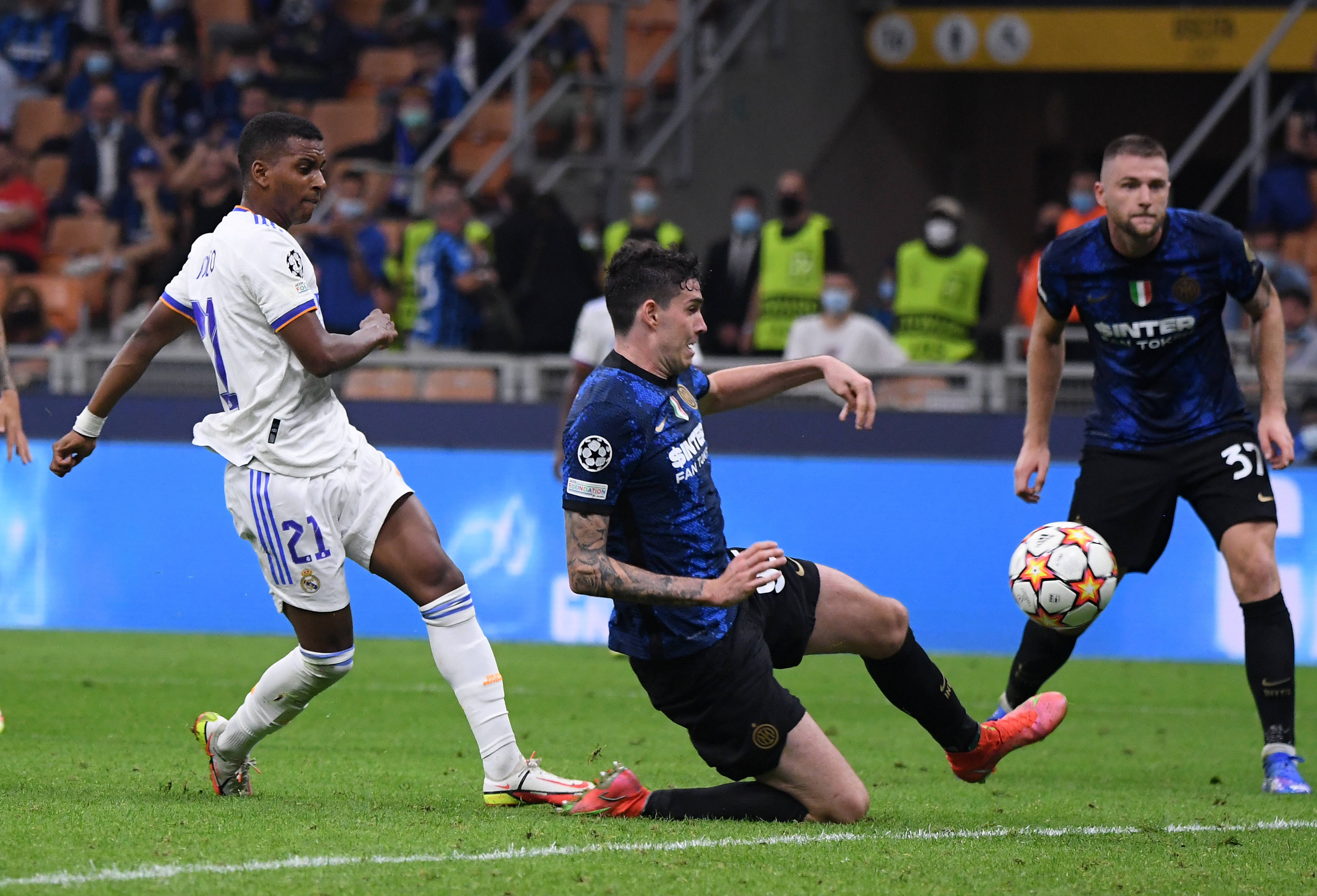 莫雷诺：第一天到米兰我还穿着卡通内裤，结果队友们都穿名牌（莫雷诺回忆初来米兰：我穿卡通内裤，队友全身名牌）