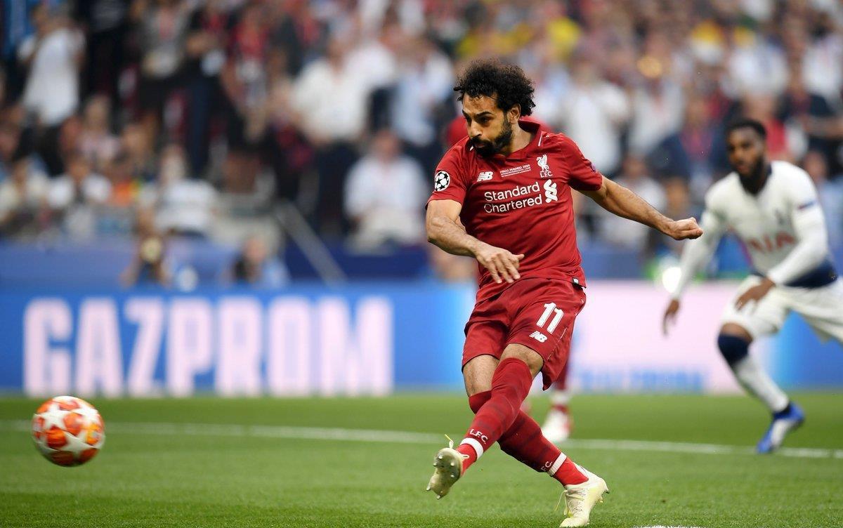 蛇精灵大战红魔鬼！意甲官方发布米兰德比预热海报（蓝黑蛇对阵红魔！意甲官方释出米兰德比预热海报）