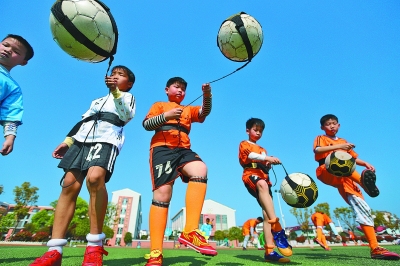 英媒：利物浦希望冬窗出售科纳特，并引进雷恩中卫雅奎特顶替（英媒称利物浦计划冬窗出售科纳特，引进雷恩中卫雅奎特顶替）