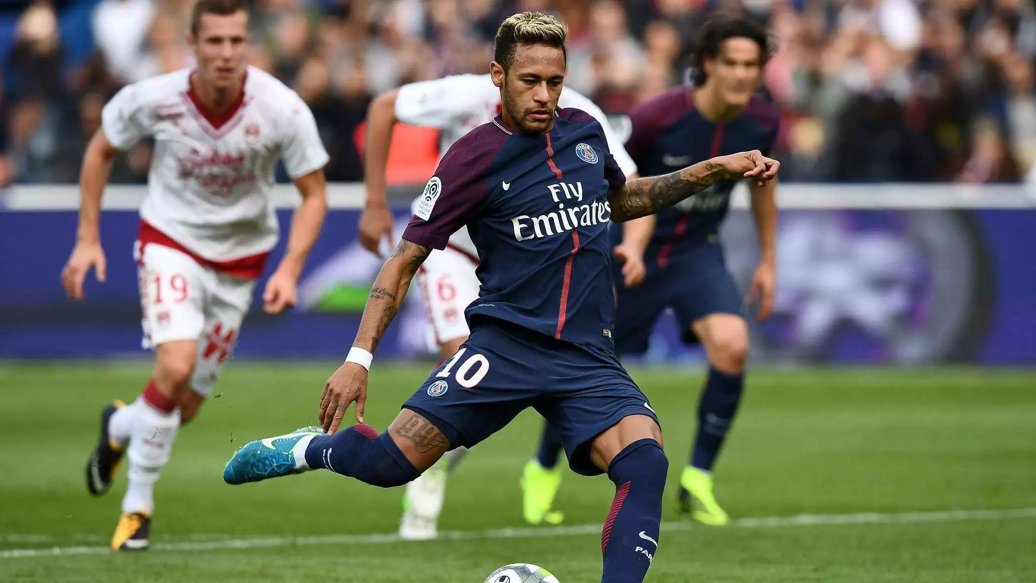 拉波尔塔参加前巴萨球员协会圣诞晚宴，部分退役球员出席（拉波尔塔现身巴萨前球员协会圣诞晚宴，多位退役球员到场）