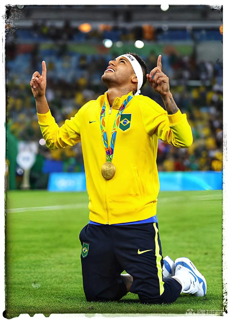 鲁比亚莱斯再谈亲吻门：我不需要向珍妮弗道歉，她当时同意了（鲁比亚莱斯再度谈“亲吻门”：称无需向珍妮弗致歉，表示当时已获对方同意）