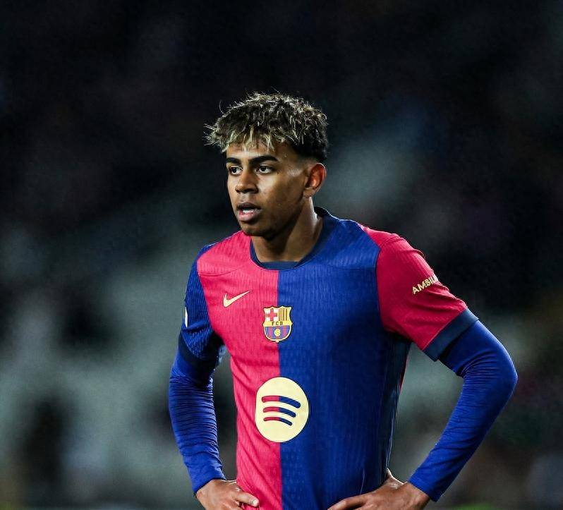 砸地头球破门，梅西打进职业生涯的第896球（头球砸地入网，梅西收获生涯第896球）