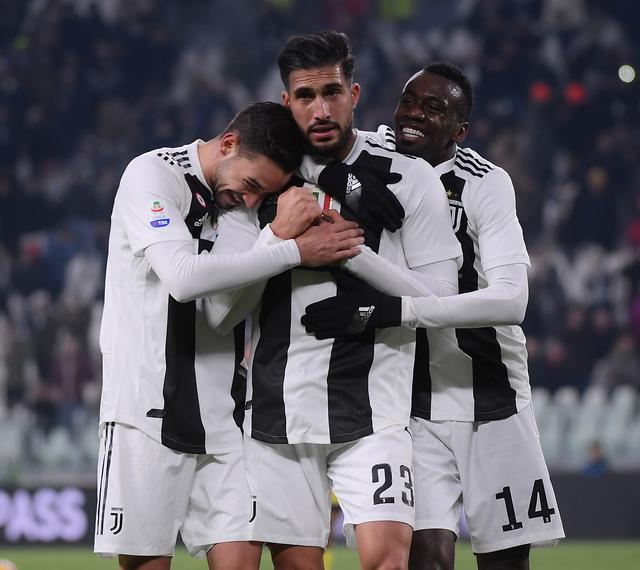 欧冠前瞻：阿贾克斯客战黑马卡拉巴克，能否期盼取得首胜？（欧冠展望：阿贾克斯做客挑战黑马卡拉巴克，首胜能否到来？）