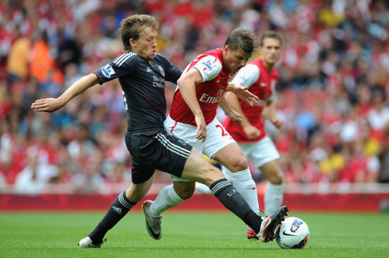 猛龙攻守兼具再显冠军影子（猛龙攻防兼优再露冠军本色）