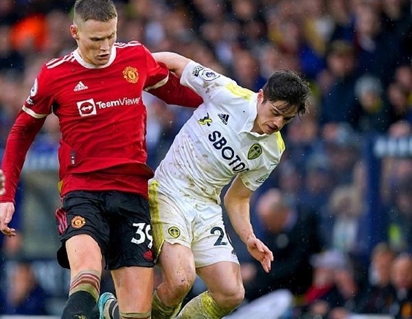 官方：多特与34岁第二门将亚历山大-迈尔续约至2027年（多特官宣34岁替补门将亚历山大-迈尔续约，合同至2027年）