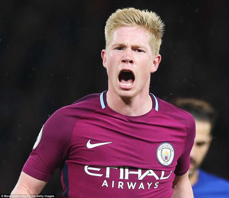 巴萨球员幸福满满，拉菲尼亚、3C、莱万与家人温馨相聚（巴萨众将其乐融融：拉菲尼亚、3C、莱万携家人温馨团聚）