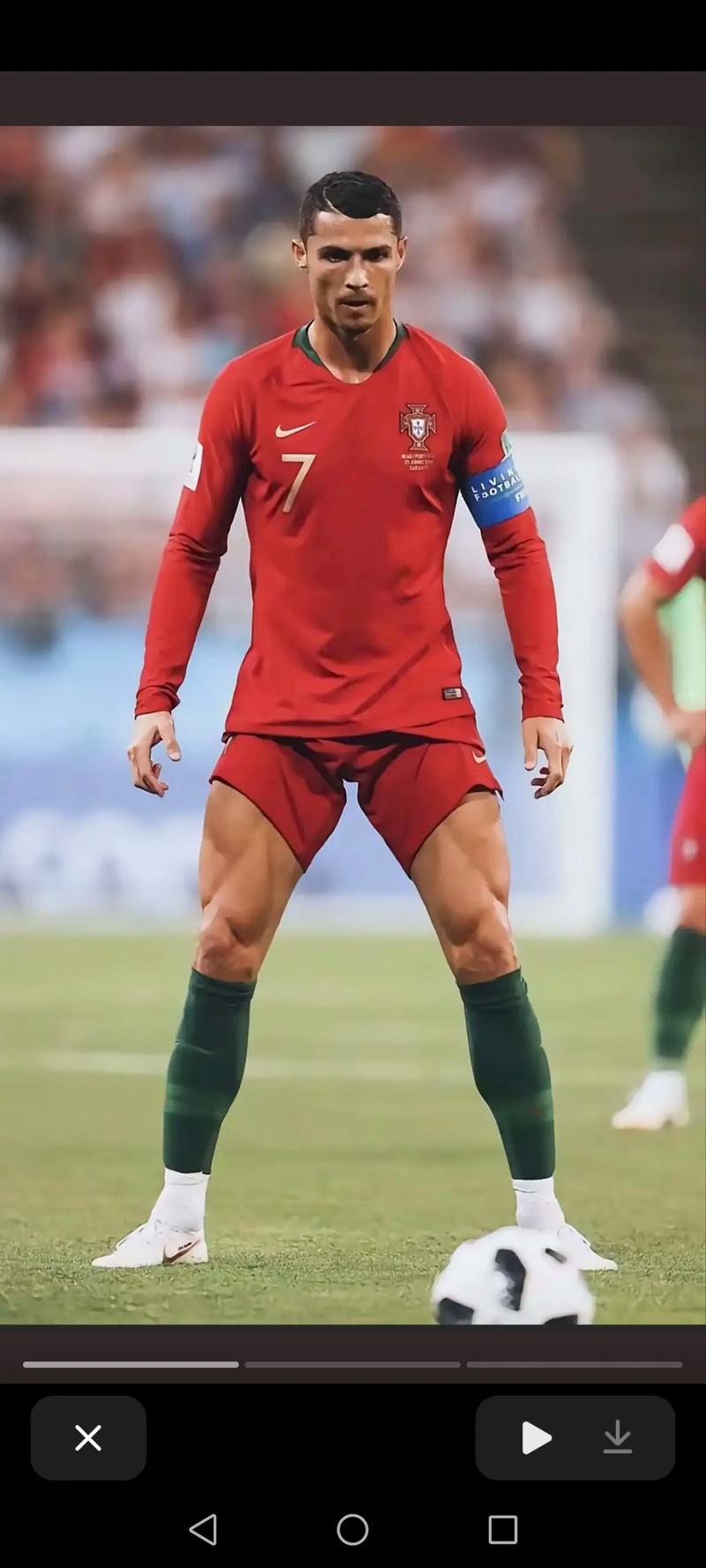 阿根廷队2026年世界杯球衣：经典蓝白条纹+黑色三道杠配饰