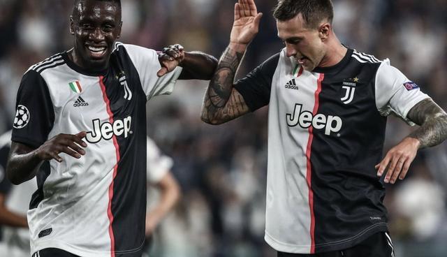 德转统计国家队出场时间前20：C罗、梅西前2，布冯、魔笛上榜（德转公布国家队出场时长TOP20：C罗、梅西包揽前二，布冯与莫德里奇在列）