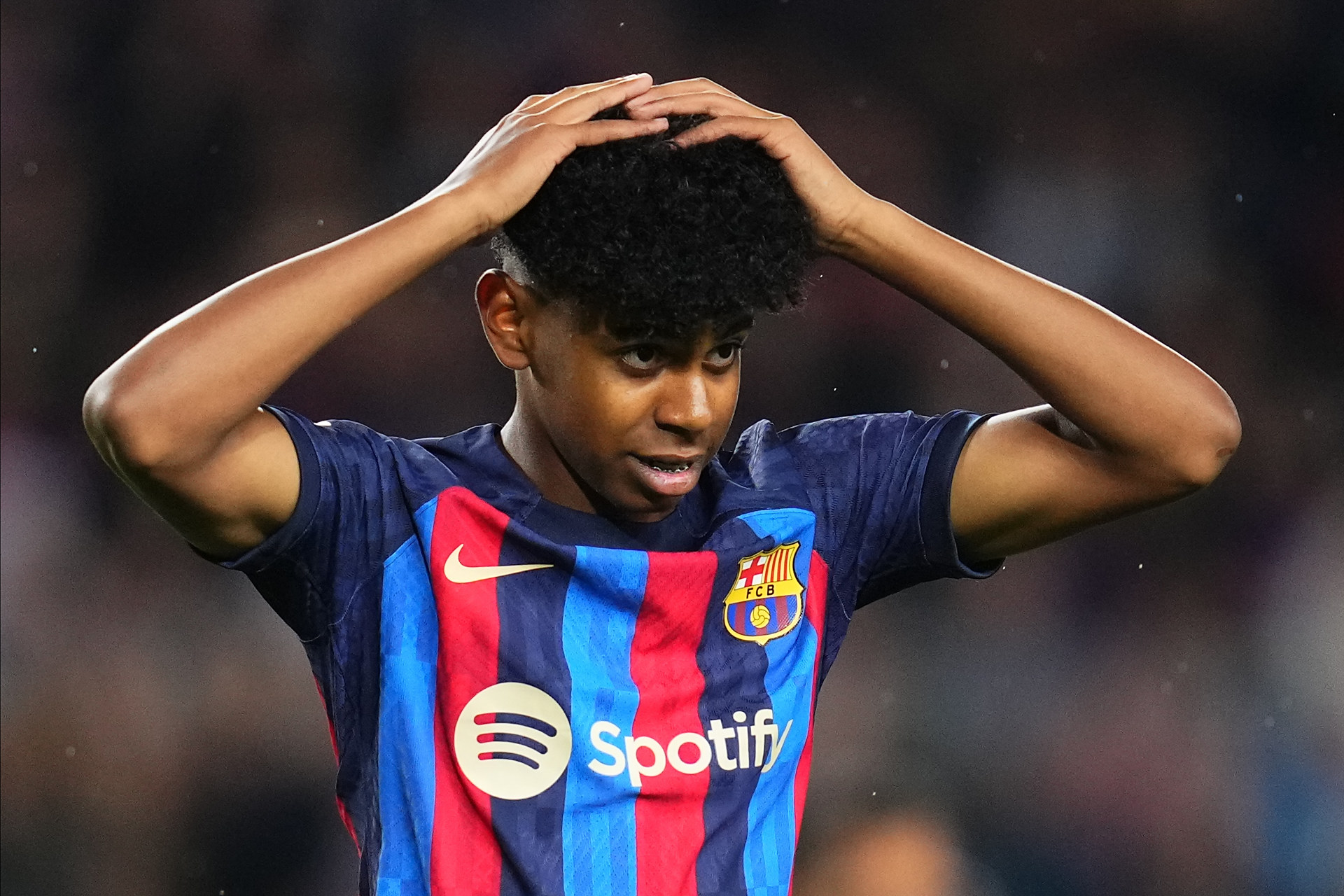 拜仁官方：穆西亚拉今天完成了部分单独训练（拜仁通报：穆西亚拉今日进行部分个人训练）