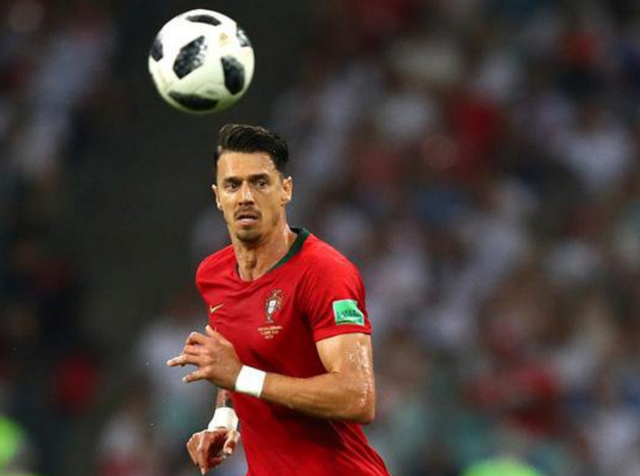 世体：皇马高层关注球队伤病问题，将其归咎于体能教练（世体：皇马高层忧心伤病潮，矛头指向体能教练）