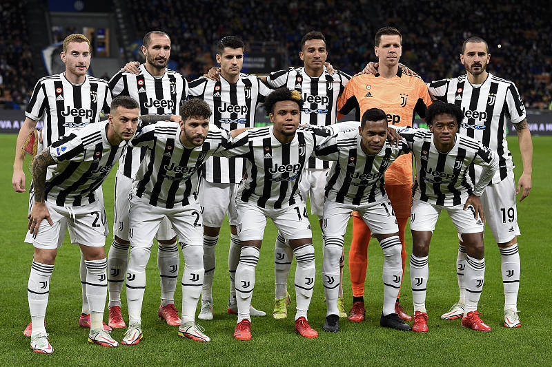 躺着进球，热那亚前锋科隆博在倒地情况下一脚完成破门