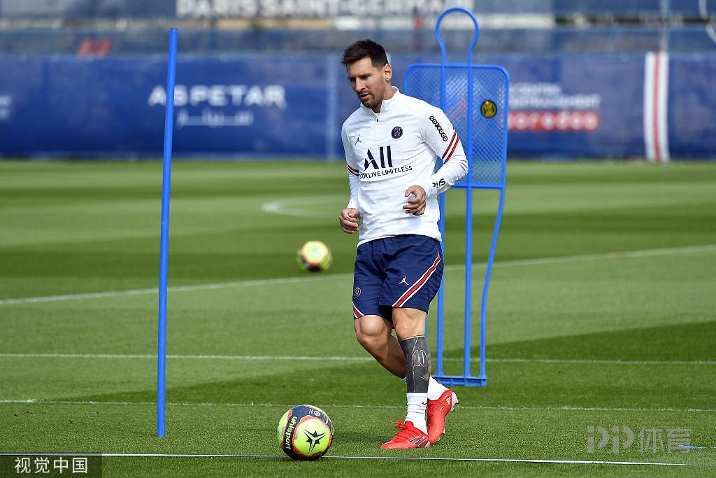 孔蒂：祝贺球员们，必须对他们说谢谢、谢谢、再谢谢（孔蒂：向球员们表示祝贺，我要对他们说三声“谢谢”）