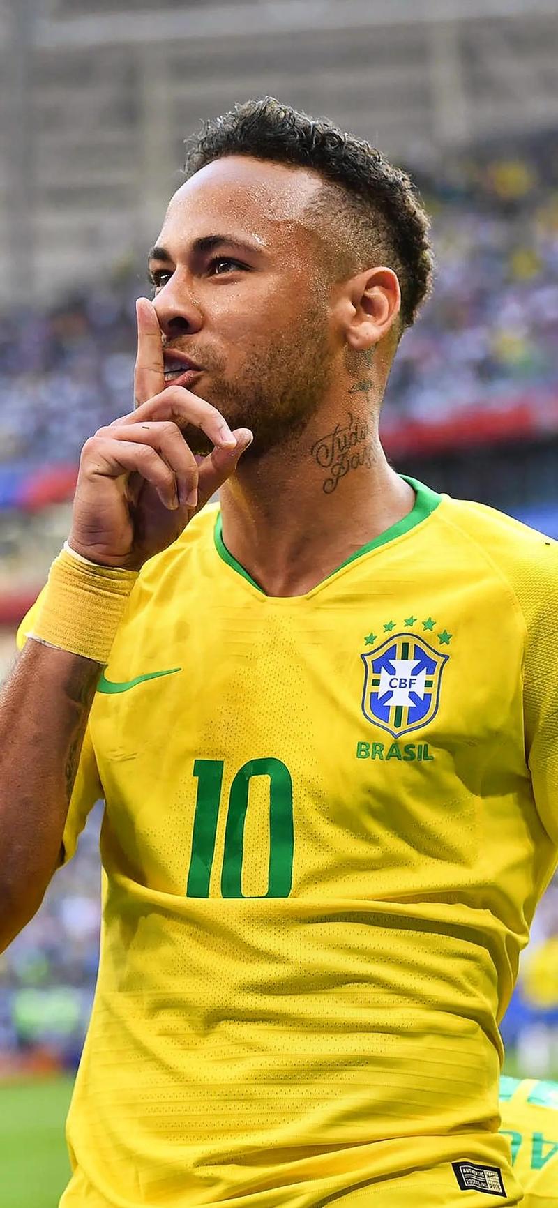 万项谈梅开二度：只能说运气比较好，赶上了这两个进球（万项自评双响：运气成分更多，恰好把握住两次破门）