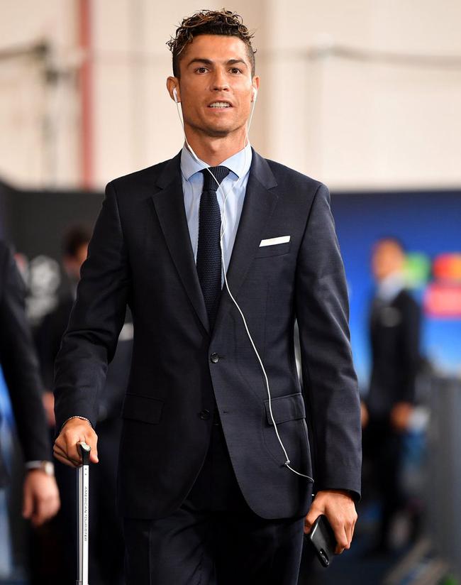 6-0：迪奥曼德·阎，前莱加尼斯球员，在拜访巴萨之前重创法兰克福